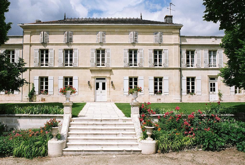 Chateau De Mesnac Стая снимка